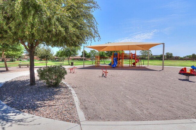 Building Photo - 45542 W Guilder Ave
