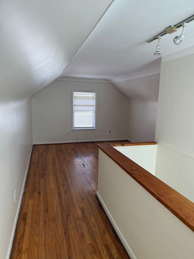 Building Photo - Awesome Property for an Awesome Price