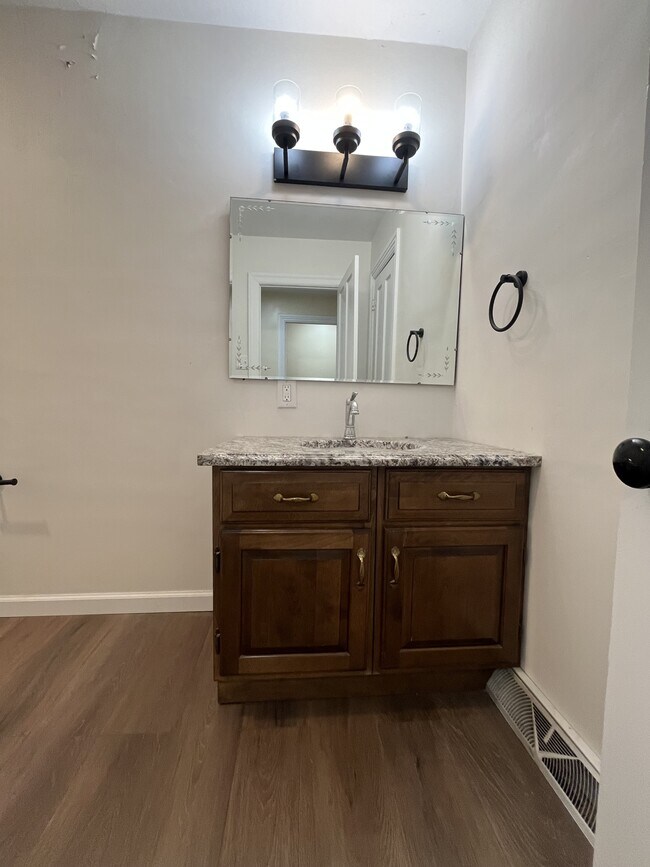 Building Photo - 314 Main St