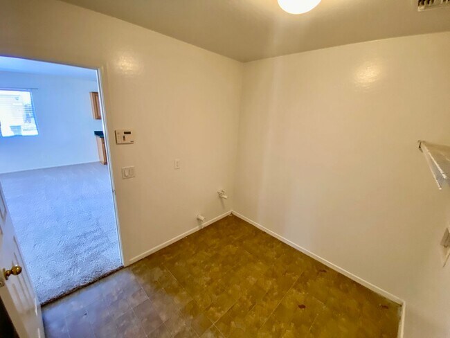 Building Photo - 3 Bed, 2 Bath in Rancho El Mirage