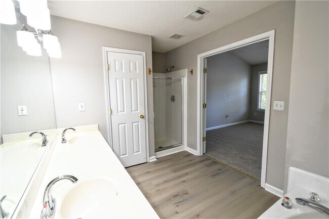 Building Photo - 3905 Timbercreek Cir