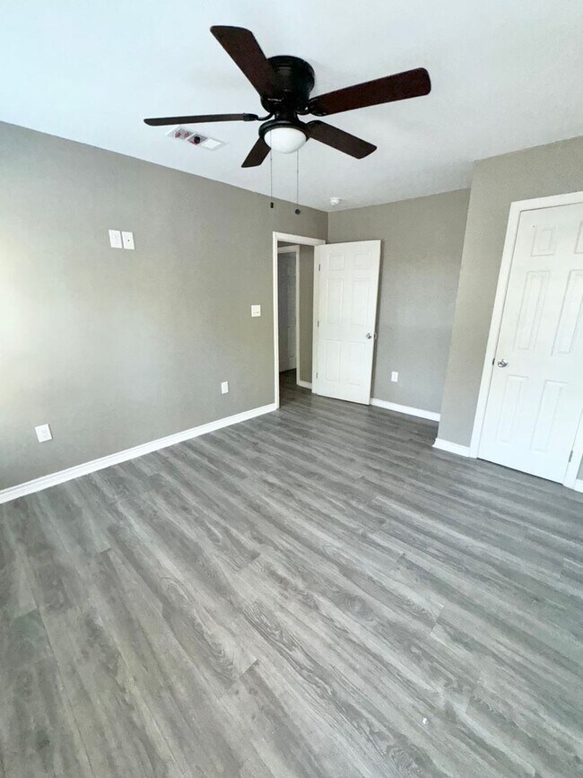 Building Photo - AVAILABLE SOON!