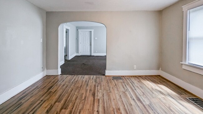 Building Photo - PRELEASING for AUGUST! Close to Campus; In-Unit Washer and Dryer