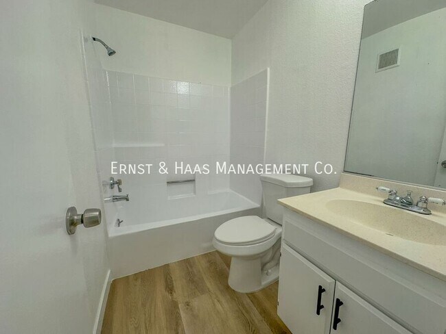 Building Photo - 1080 St Louis Ave