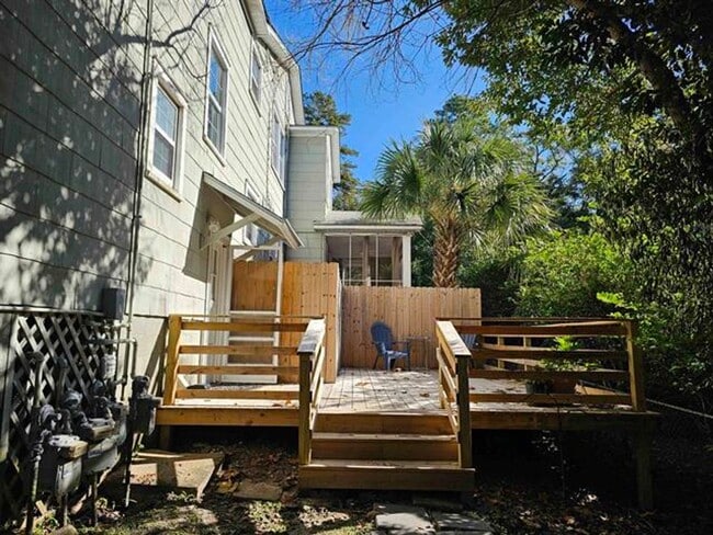 Building Photo - Charming Midtown Apartment