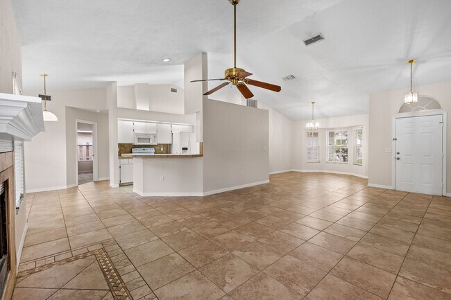 Building Photo - 3 Bedroom, 2 Bath Home in Broadmoor