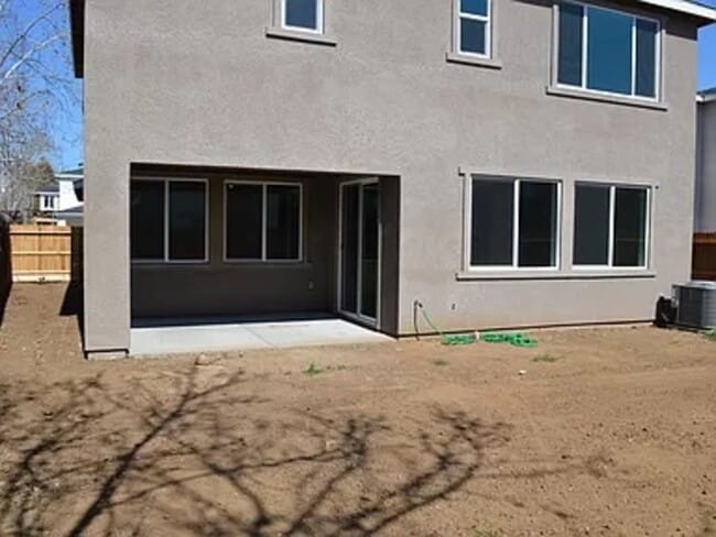 Building Photo - 2402 Urdaneta Way