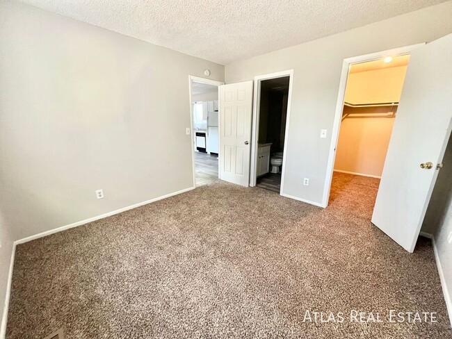 Building Photo - BEAUTIFUL AND SPACIOUS 2 BEDROOM 2 BATHROO...