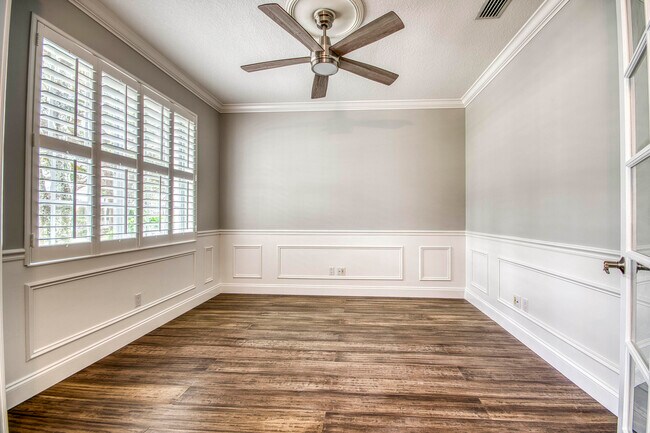 Building Photo - 240 Poinciana Dr