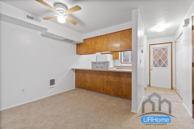 Building Photo - Welcome home to Fernhill Townhomes in Southeast Portland!