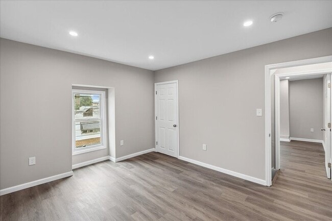Building Photo - 18 N Sussex St