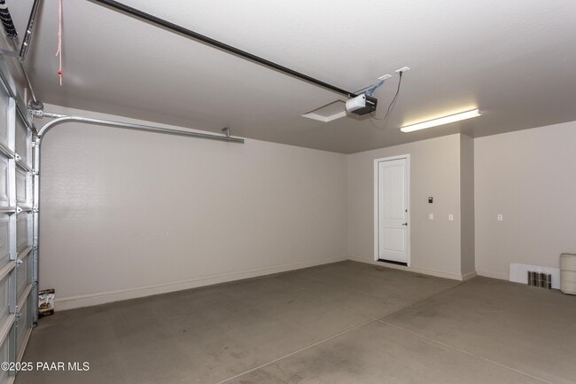 Building Photo - 1352 Warbler Wy