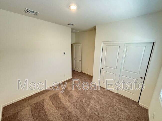 Building Photo - 675 N Crowned Dove Trail
