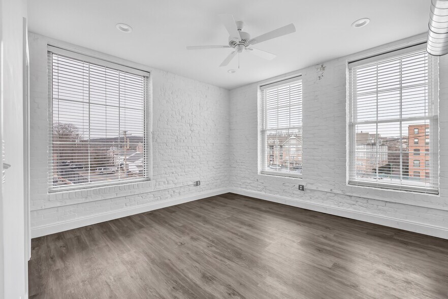 Building Photo - 475 Howe Ave