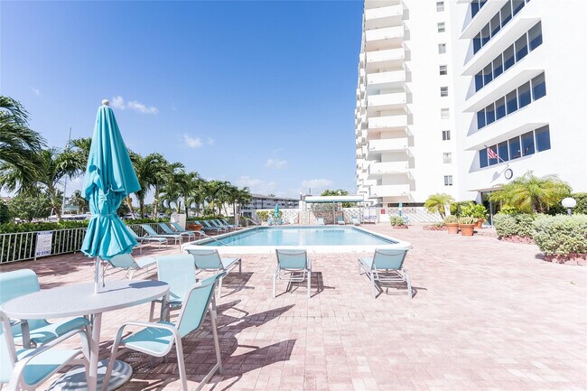 Building Photo - 401 Golden Isles Dr