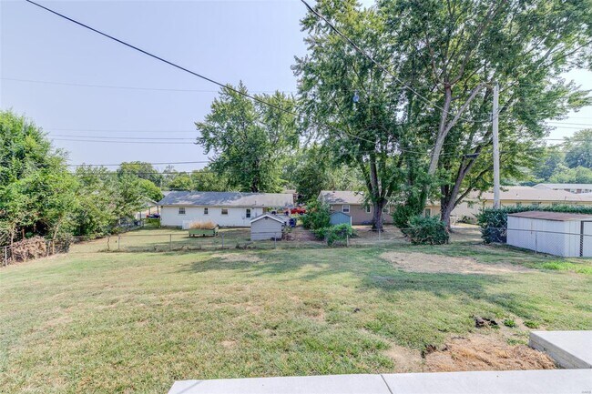 Building Photo - 624 S Pam Ave