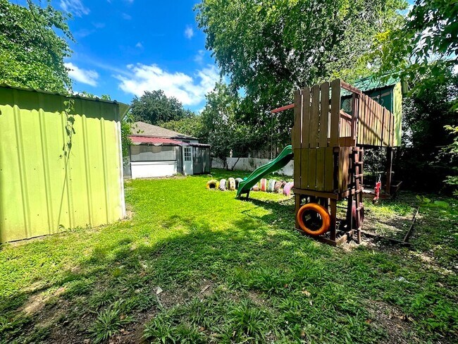 Building Photo - 1405 Westway St