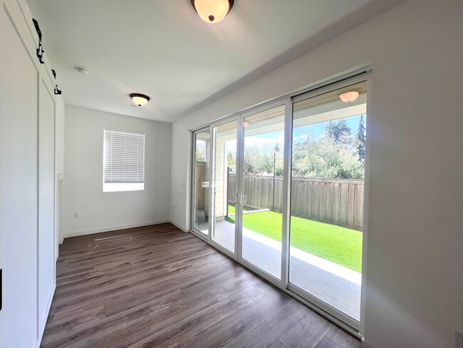 Building Photo - NEW PRICE! Beautiful 3 bedroom 2.5 home in...