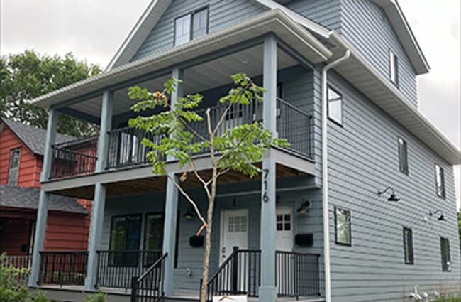 Primary Photo - 716 11th Ave SE
