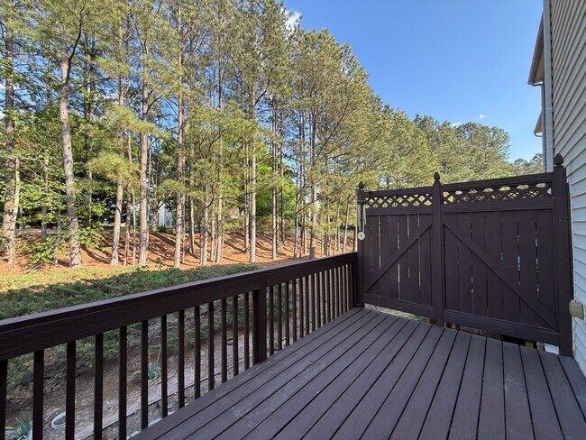 Building Photo - **OFFERING REFUNDABLE APPLICATION FEES** Stunning 3BD, 4BA Morrisville Townhome in an HOA Communi...