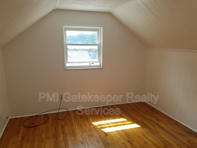 Building Photo - 9128 Orangewood Dr