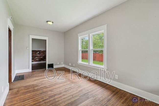 Building Photo - 2027 Berkshire Pl