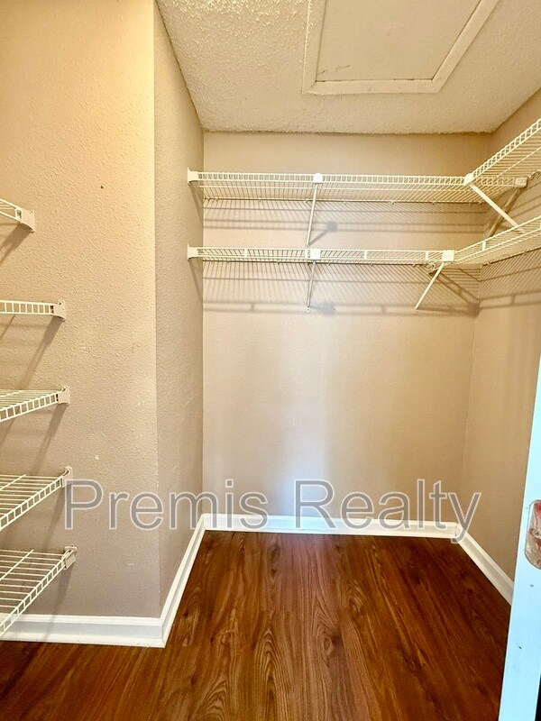 Building Photo - 2500 Winding Creek Blvd