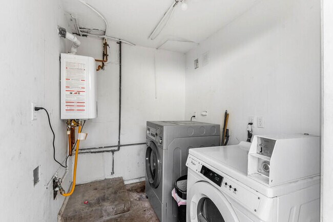 Building Photo - 801 Dobbins St