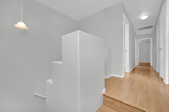 Building Photo - Beautiful 5 Bedroom! New Upgrades! / Coming Soon! 1/23!