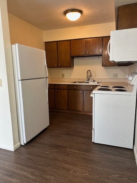 Building Photo - 634 W Foulke Ave