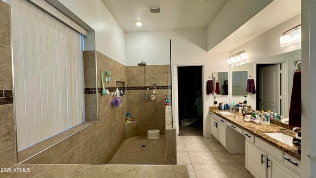 Building Photo - 571 W Locust Dr.