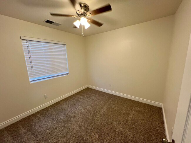 Building Photo - 11815 Mantova Ave