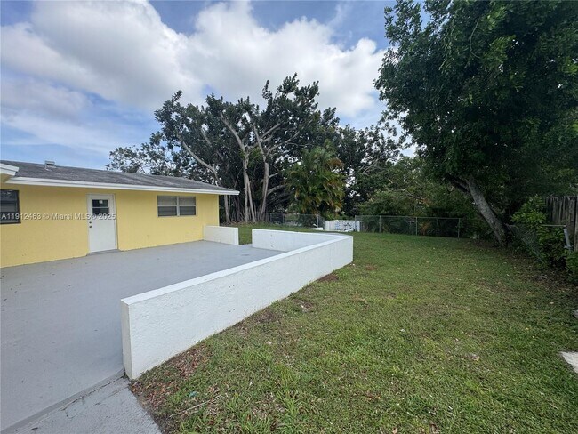 Building Photo - 1830 NW 61st Ave