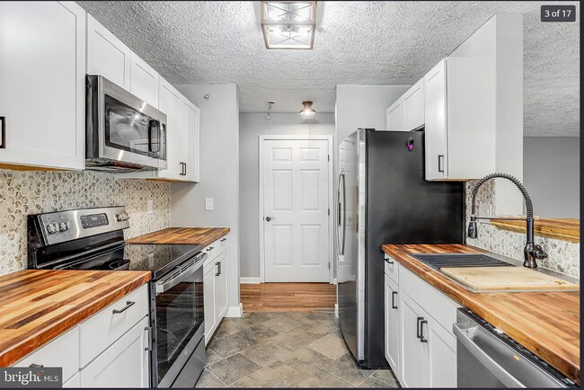 Building Photo - 5620 Avonshire Pl