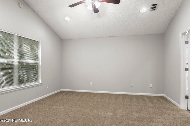 Building Photo - 3924 Victoria Landing Dr S