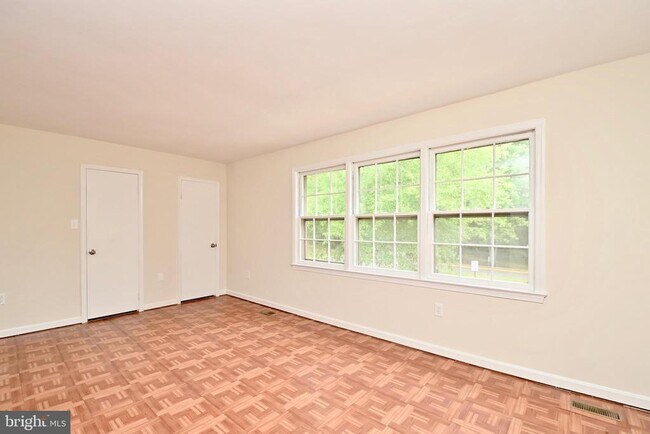 Building Photo - 8991 Omega Ct