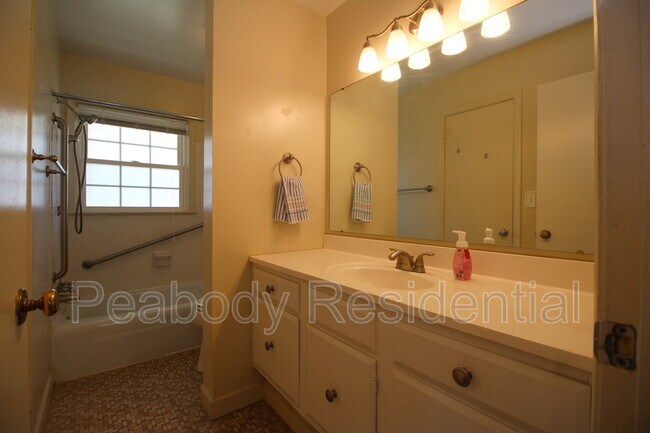 Building Photo - 5810 Sunderland Ct