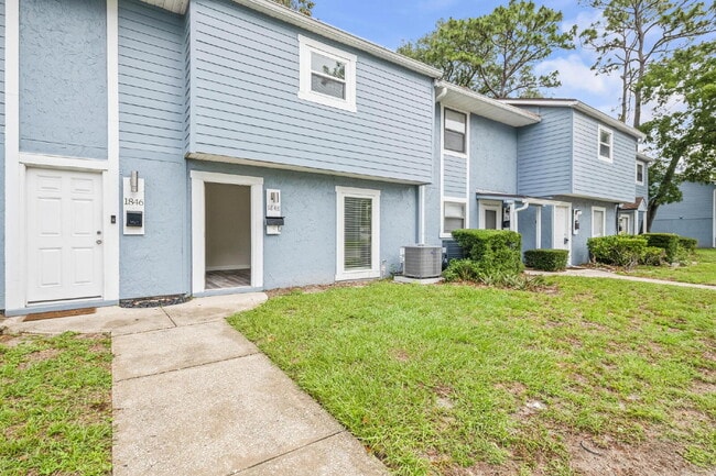 Primary Photo - "Charming 2-Bedroom Townhouse Retreat with...