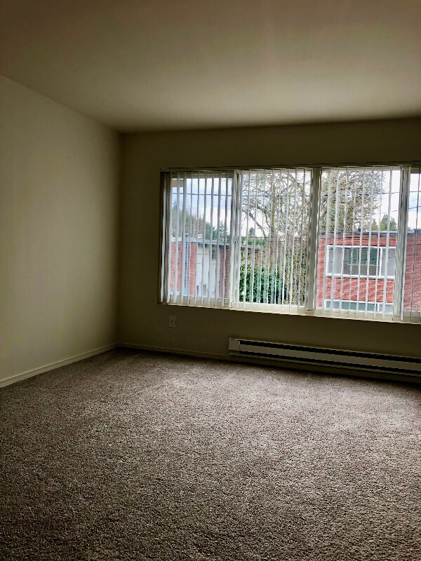 Building Photo - 3604 NE 73rd Pl