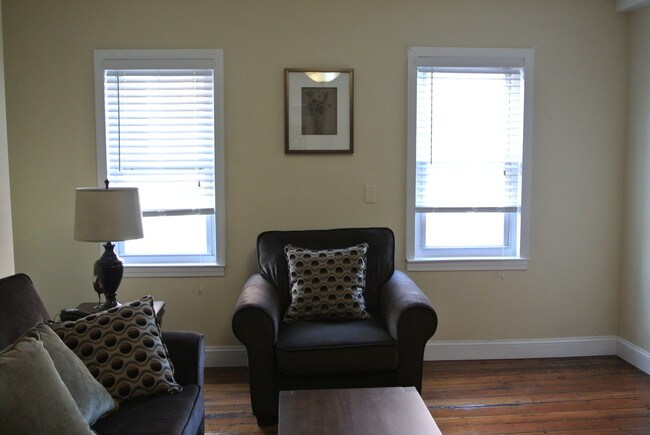 Building Photo - 30 Weeden St