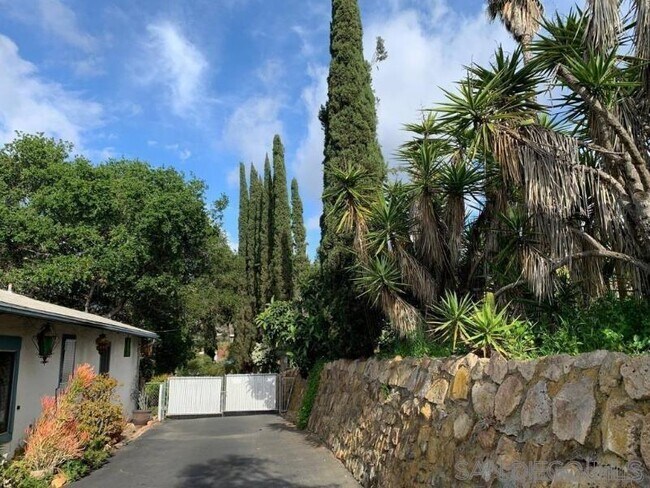 Building Photo - 1401 Monte Vista Dr