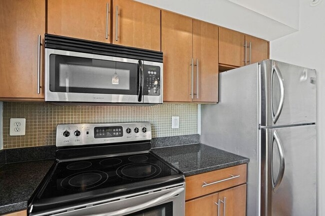 Building Photo - 420 16th St SE