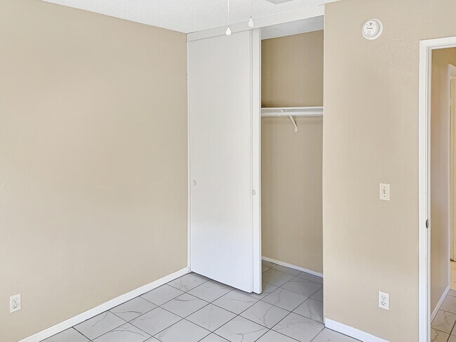 Building Photo - 53666 Avenida Vallejo