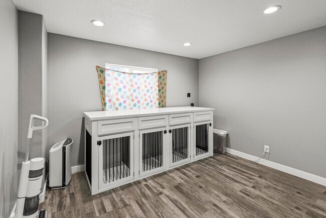 Building Photo - 247 W Box Creek Dr