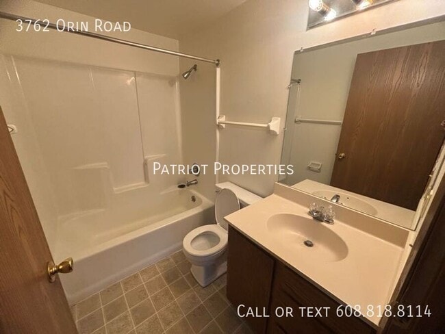 Building Photo - 1 bed/1 bath plus den in Madison, WI!