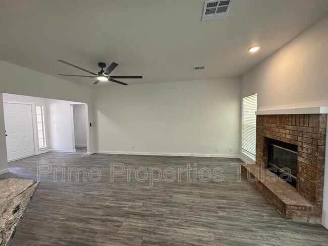 Building Photo - 1208 S 35th St