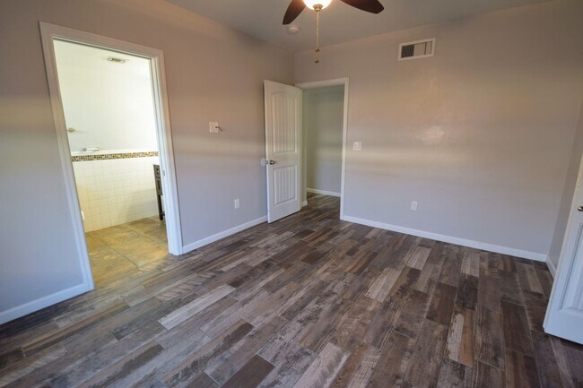 Building Photo - Modern 3 Bed 3 Bath - Less than 1 Mile to University of Arizona