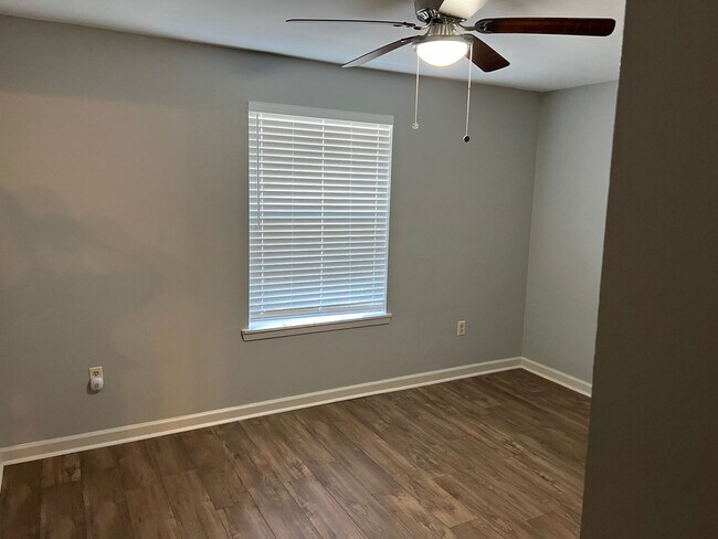 Building Photo - Its Like Living on Campus Just Steps Away From LSU