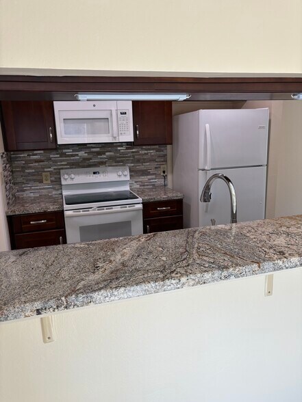 Building Photo - 22462 Salem Ave