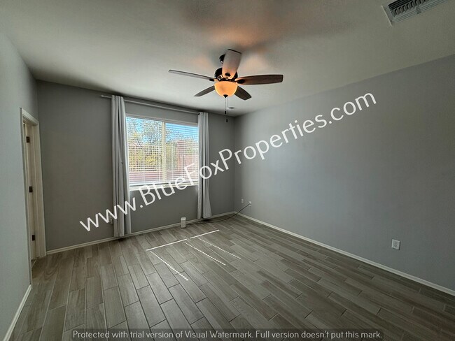 Building Photo - 735 Calle Calca